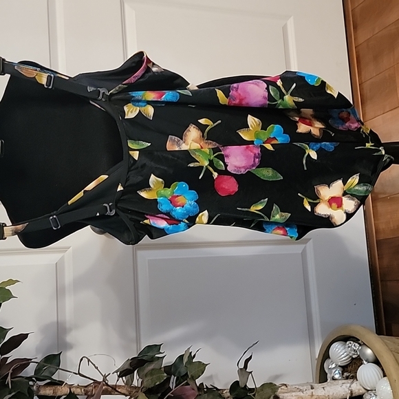 Sun Streak Newport News Black w/Floral Print Swimsuit 18W lined mid section - Picture 5 of 11